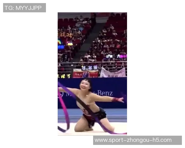 贺希宁微微一笑展现自信气场助力团队稳操胜券