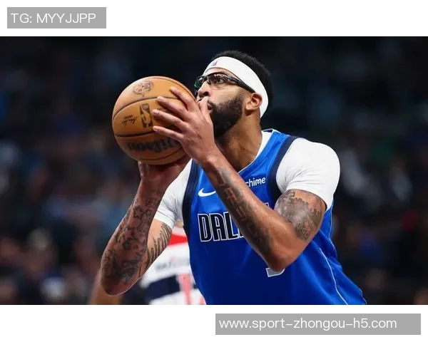 美媒透露克莱与浓眉意识到独行侠可能进行交易的消息 美媒透露克莱与浓眉意识到独行侠可能进行交易的消息